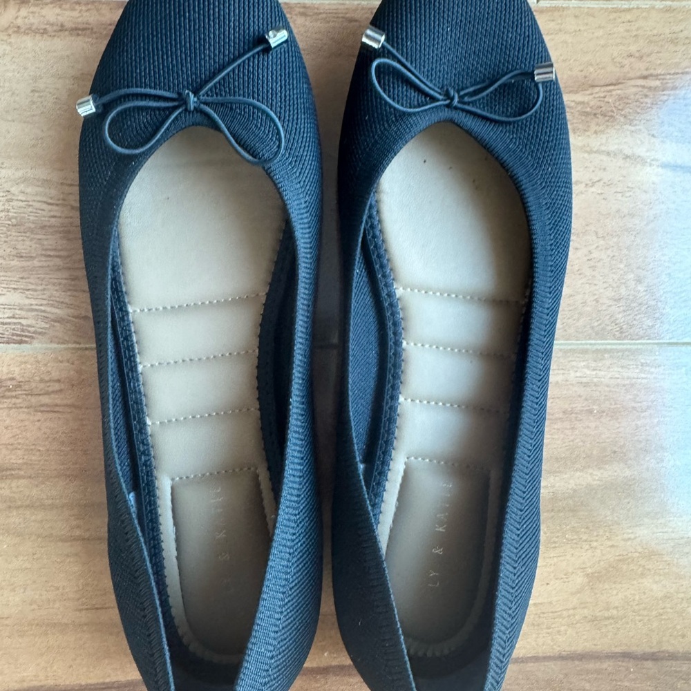 Women's Flats by Kelly & Katie-sz 10
